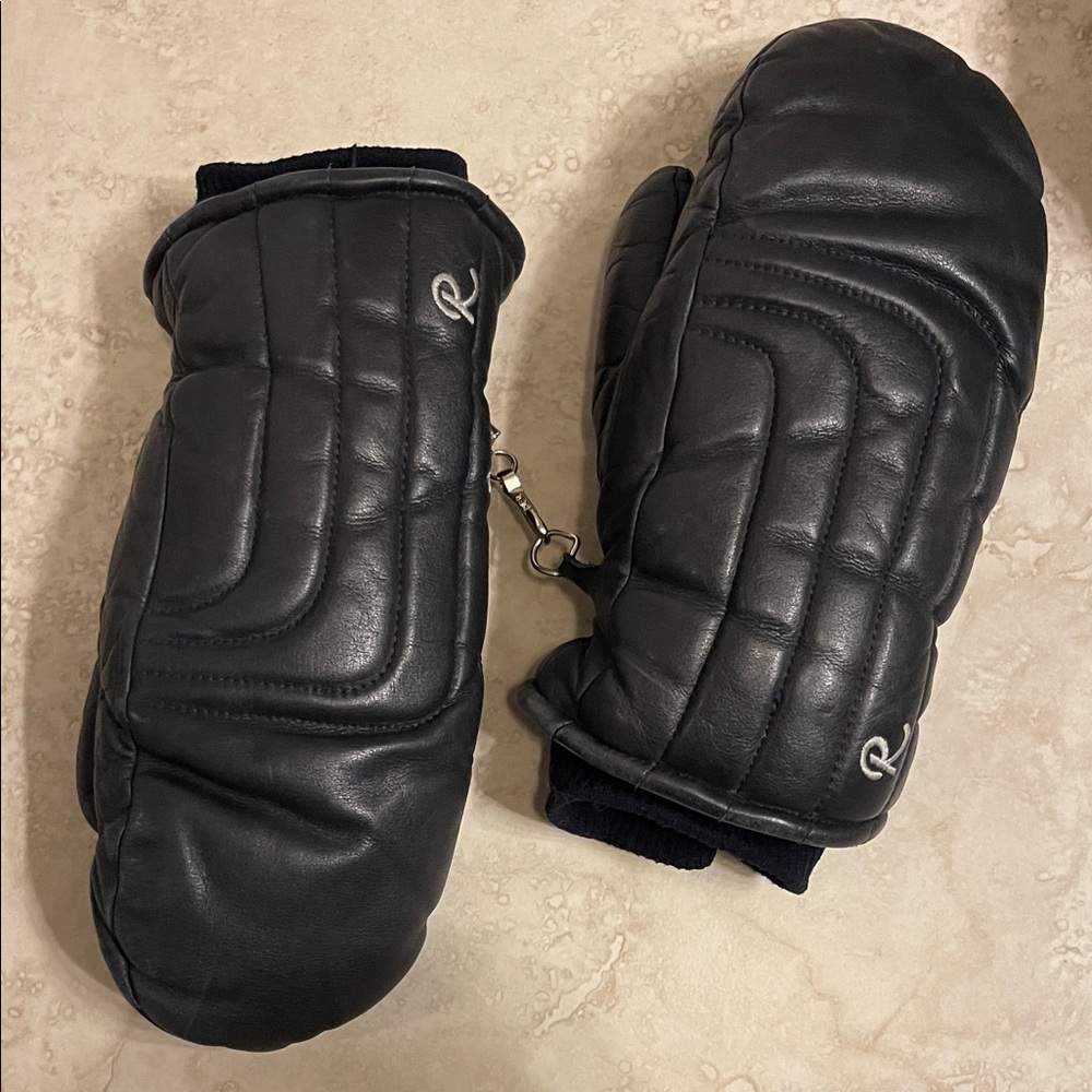 Elegant Black Leather Quilted Gloves